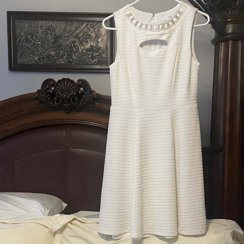Elegant White Backless Dress